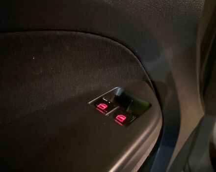 Серый Фольксваген Туран, объемом двигателя 1.9 л и пробегом 229 тыс. км за 8600 $, фото 9 на Automoto.ua