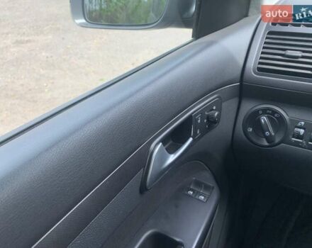 Сірий Фольксваген Туран, об'ємом двигуна 1.6 л та пробігом 245 тис. км за 6600 $, фото 4 на Automoto.ua