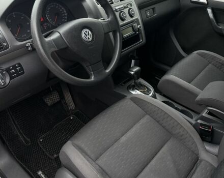 Серый Фольксваген Туран, объемом двигателя 2 л и пробегом 326 тыс. км за 7600 $, фото 7 на Automoto.ua