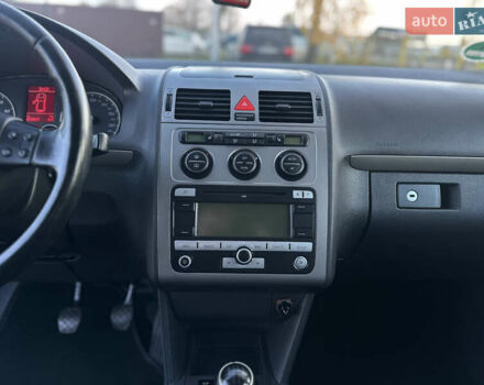 Серый Фольксваген Туран, объемом двигателя 1.6 л и пробегом 236 тыс. км за 8200 $, фото 33 на Automoto.ua