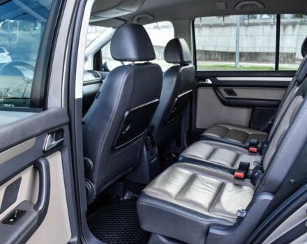 Сірий Фольксваген Туран, об'ємом двигуна 2 л та пробігом 264 тис. км за 5000 $, фото 11 на Automoto.ua