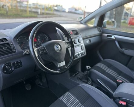 Серый Фольксваген Туран, объемом двигателя 1.6 л и пробегом 236 тыс. км за 8200 $, фото 5 на Automoto.ua