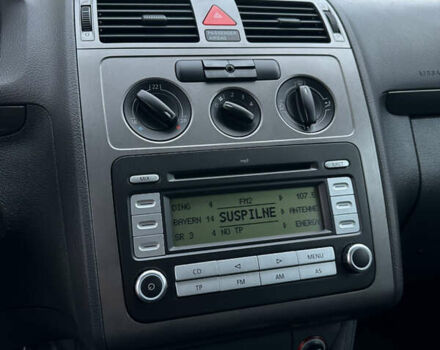 Серый Фольксваген Туран, объемом двигателя 1.6 л и пробегом 210 тыс. км за 7350 $, фото 41 на Automoto.ua