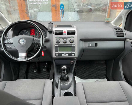 Серый Фольксваген Туран, объемом двигателя 1.9 л и пробегом 235 тыс. км за 7999 $, фото 12 на Automoto.ua