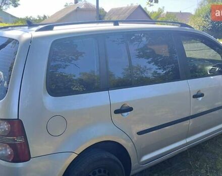 Серый Фольксваген Туран, объемом двигателя 1.9 л и пробегом 330 тыс. км за 7200 $, фото 3 на Automoto.ua