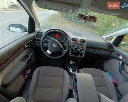 Серый Фольксваген Туран, объемом двигателя 1.9 л и пробегом 340 тыс. км за 8500 $, фото 44 на Automoto.ua