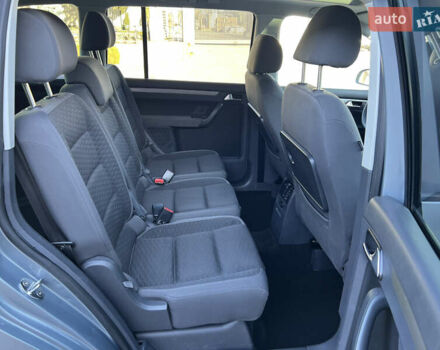 Серый Фольксваген Туран, объемом двигателя 1.4 л и пробегом 188 тыс. км за 6000 $, фото 49 на Automoto.ua