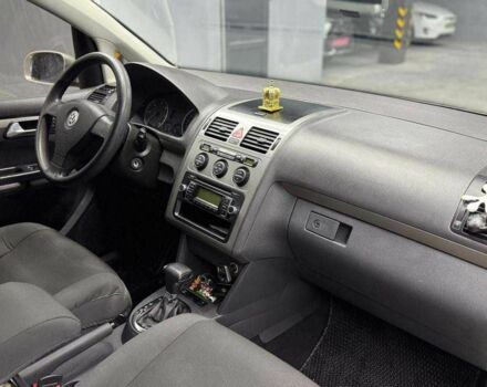 Серый Фольксваген Туран, объемом двигателя 2 л и пробегом 326 тыс. км за 7800 $, фото 12 на Automoto.ua