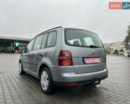 Серый Фольксваген Туран, объемом двигателя 1.4 л и пробегом 240 тыс. км за 6800 $, фото 4 на Automoto.ua