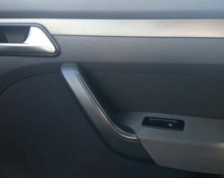 Серый Фольксваген Туран, объемом двигателя 1.9 л и пробегом 235 тыс. км за 8500 $, фото 25 на Automoto.ua