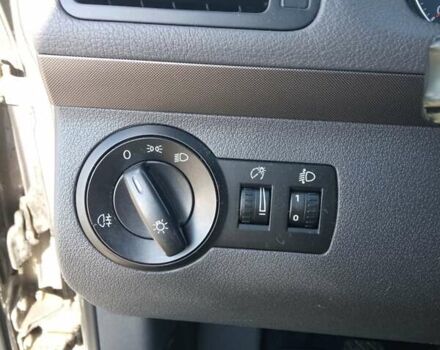 Серый Фольксваген Туран, объемом двигателя 1.9 л и пробегом 235 тыс. км за 8500 $, фото 26 на Automoto.ua