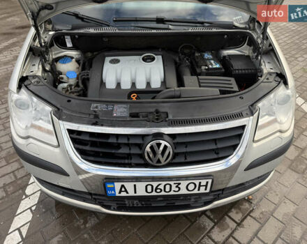 Серый Фольксваген Туран, объемом двигателя 1.9 л и пробегом 344 тыс. км за 6500 $, фото 3 на Automoto.ua