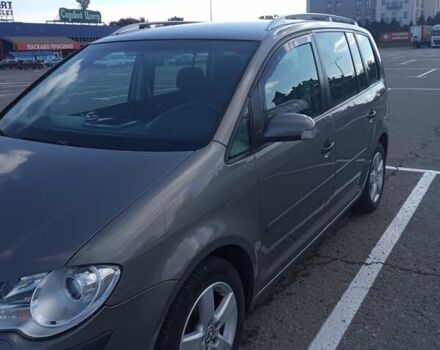 Серый Фольксваген Туран, объемом двигателя 1.9 л и пробегом 235 тыс. км за 8500 $, фото 3 на Automoto.ua