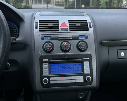 Серый Фольксваген Туран, объемом двигателя 1.6 л и пробегом 211 тыс. км за 7450 $, фото 48 на Automoto.ua