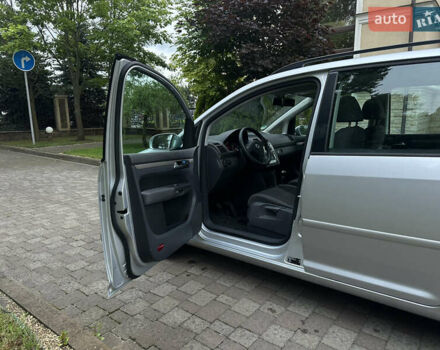 Серый Фольксваген Туран, объемом двигателя 1.6 л и пробегом 211 тыс. км за 7450 $, фото 21 на Automoto.ua