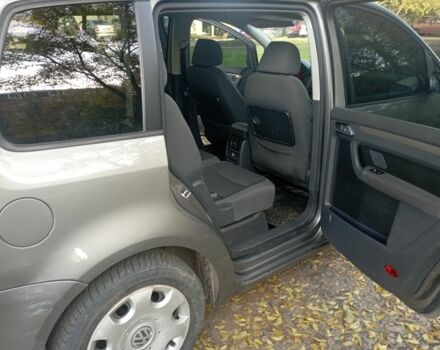 Сірий Фольксваген Туран, об'ємом двигуна 2 л та пробігом 382 тис. км за 5000 $, фото 9 на Automoto.ua