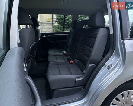 Серый Фольксваген Туран, объемом двигателя 1.6 л и пробегом 211 тыс. км за 7450 $, фото 29 на Automoto.ua