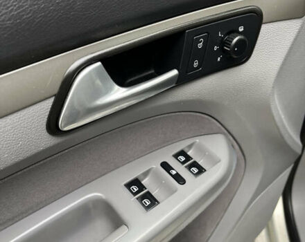 Серый Фольксваген Туран, объемом двигателя 1.6 л и пробегом 211 тыс. км за 7500 $, фото 13 на Automoto.ua