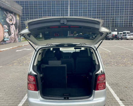 Серый Фольксваген Туран, объемом двигателя 1.6 л и пробегом 220 тыс. км за 8600 $, фото 23 на Automoto.ua