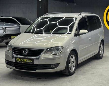 Серый Фольксваген Туран, объемом двигателя 2 л и пробегом 326 тыс. км за 7800 $, фото 2 на Automoto.ua