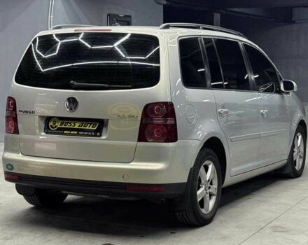 Серый Фольксваген Туран, объемом двигателя 2 л и пробегом 326 тыс. км за 7800 $, фото 5 на Automoto.ua