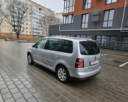 Серый Фольксваген Туран, объемом двигателя 1.9 л и пробегом 350 тыс. км за 2800 $, фото 4 на Automoto.ua