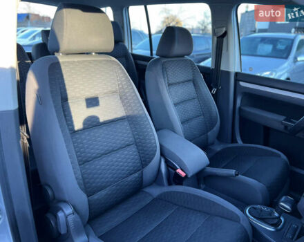 Серый Фольксваген Туран, объемом двигателя 1.4 л и пробегом 175 тыс. км за 7500 $, фото 12 на Automoto.ua