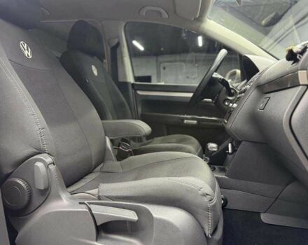 Серый Фольксваген Туран, объемом двигателя 2 л и пробегом 326 тыс. км за 7800 $, фото 13 на Automoto.ua