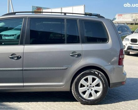 Серый Фольксваген Туран, объемом двигателя 1.6 л и пробегом 254 тыс. км за 7590 $, фото 4 на Automoto.ua