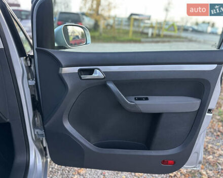 Серый Фольксваген Туран, объемом двигателя 1.6 л и пробегом 236 тыс. км за 8200 $, фото 41 на Automoto.ua