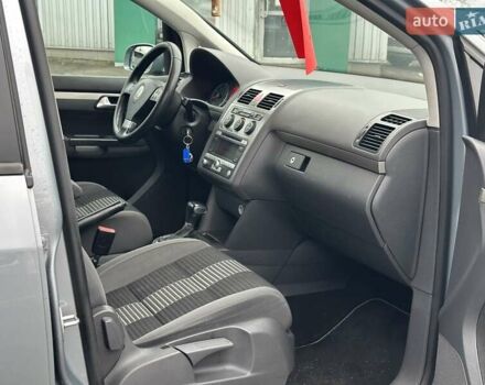 Серый Фольксваген Туран, объемом двигателя 1.39 л и пробегом 263 тыс. км за 6290 $, фото 24 на Automoto.ua