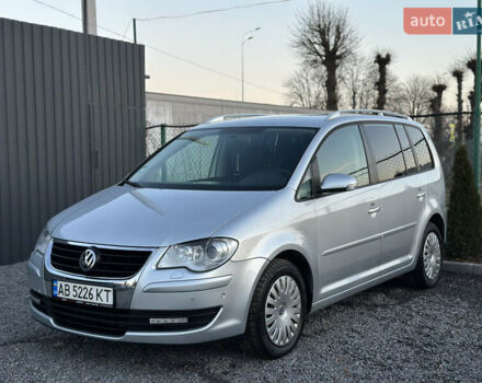 Серый Фольксваген Туран, объемом двигателя 1.4 л и пробегом 230 тыс. км за 7200 $, фото 3 на Automoto.ua