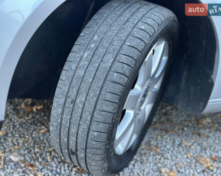 Серый Фольксваген Туран, объемом двигателя 1.6 л и пробегом 236 тыс. км за 8200 $, фото 57 на Automoto.ua