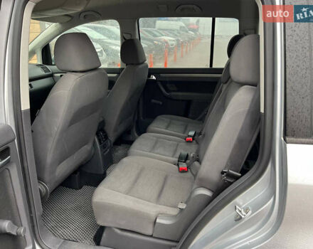 Серый Фольксваген Туран, объемом двигателя 1.9 л и пробегом 235 тыс. км за 7999 $, фото 9 на Automoto.ua