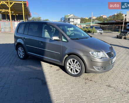 Серый Фольксваген Туран, объемом двигателя 1.97 л и пробегом 280 тыс. км за 8500 $, фото 2 на Automoto.ua