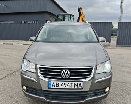 Серый Фольксваген Туран, объемом двигателя 2 л и пробегом 327 тыс. км за 4500 $, фото 4 на Automoto.ua
