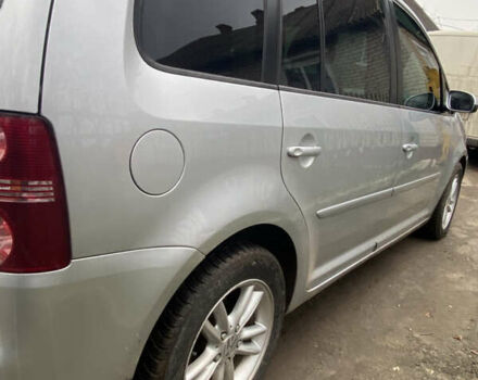 Серый Фольксваген Туран, объемом двигателя 1.98 л и пробегом 303 тыс. км за 7800 $, фото 6 на Automoto.ua