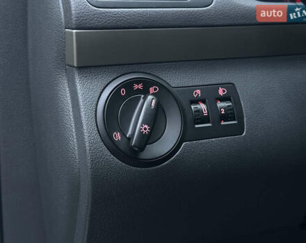 Серый Фольксваген Туран, объемом двигателя 1.6 л и пробегом 211 тыс. км за 7450 $, фото 26 на Automoto.ua