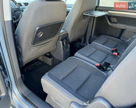 Серый Фольксваген Туран, объемом двигателя 1.4 л и пробегом 188 тыс. км за 6000 $, фото 46 на Automoto.ua