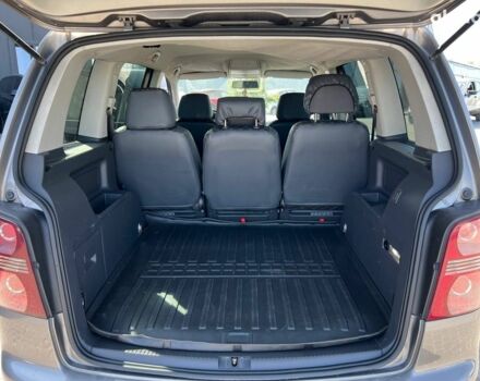 Серый Фольксваген Туран, объемом двигателя 1.6 л и пробегом 254 тыс. км за 7590 $, фото 32 на Automoto.ua