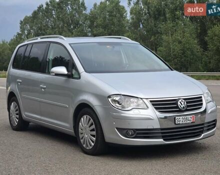 Серый Фольксваген Туран, объемом двигателя 2 л и пробегом 237 тыс. км за 9699 $, фото 6 на Automoto.ua