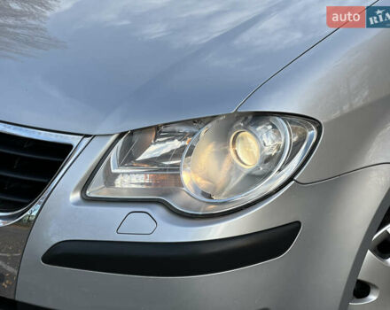 Сірий Фольксваген Туран, об'ємом двигуна 1.6 л та пробігом 196 тис. км за 8199 $, фото 3 на Automoto.ua