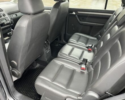 Серый Фольксваген Туран, объемом двигателя 1.9 л и пробегом 258 тыс. км за 3963 $, фото 2 на Automoto.ua