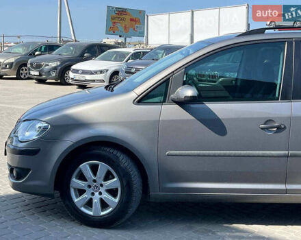 Сірий Фольксваген Туран, об'ємом двигуна 1.6 л та пробігом 254 тис. км за 7590 $, фото 2 на Automoto.ua