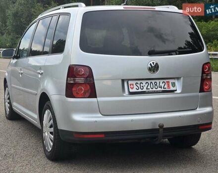 Серый Фольксваген Туран, объемом двигателя 2 л и пробегом 237 тыс. км за 9699 $, фото 2 на Automoto.ua