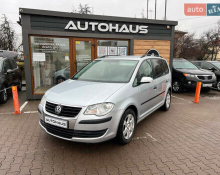 Серый Фольксваген Туран, объемом двигателя 1.9 л и пробегом 235 тыс. км за 7999 $, фото 2 на Automoto.ua