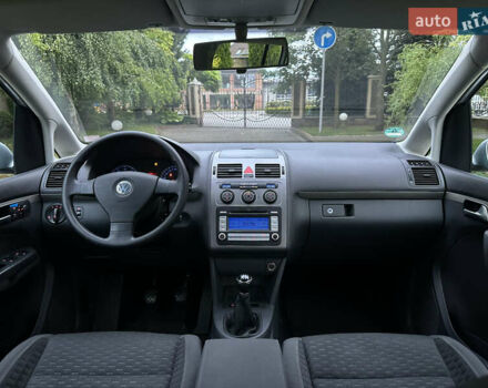 Серый Фольксваген Туран, объемом двигателя 1.6 л и пробегом 211 тыс. км за 7450 $, фото 42 на Automoto.ua