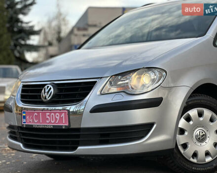 Сірий Фольксваген Туран, об'ємом двигуна 1.6 л та пробігом 196 тис. км за 8199 $, фото 2 на Automoto.ua