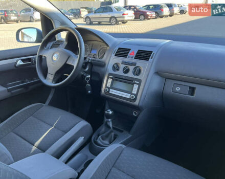 Серый Фольксваген Туран, объемом двигателя 1.4 л и пробегом 188 тыс. км за 6000 $, фото 52 на Automoto.ua