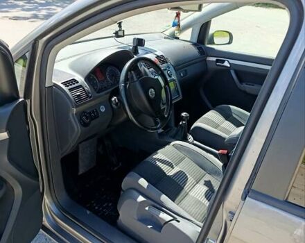 Серый Фольксваген Туран, объемом двигателя 1.9 л и пробегом 237 тыс. км за 7600 $, фото 19 на Automoto.ua